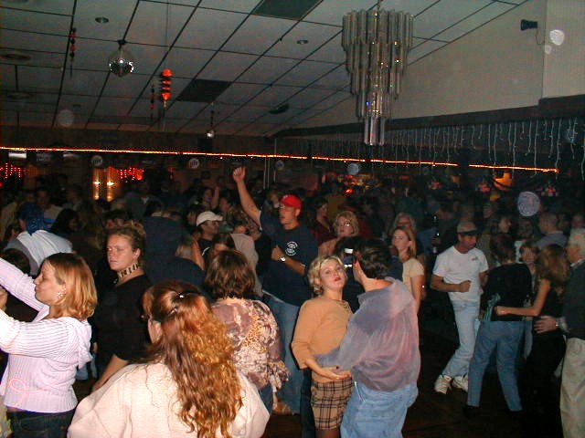 picture of oldies dance party at pine view acres